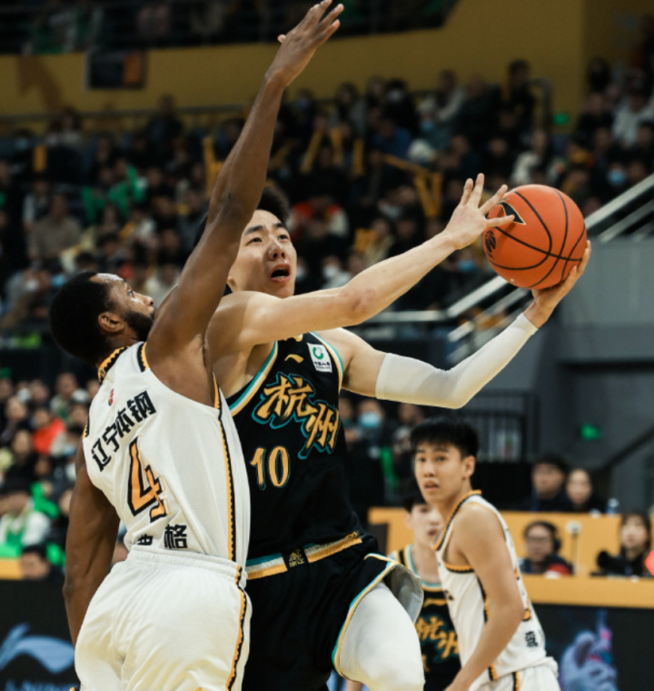 黑龙江队击败实力强大的对手，场场胜利(nbl黑龙江队)