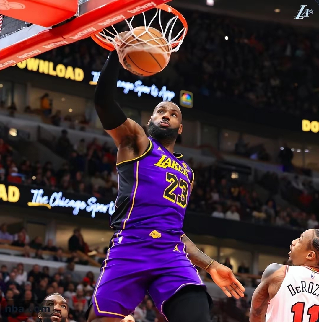 湖人抢得一场胜利,詹姆斯表现亮眼(湖人队詹姆斯) 湖人抢得一场胜利,詹姆斯表现亮眼(湖人队詹姆斯)